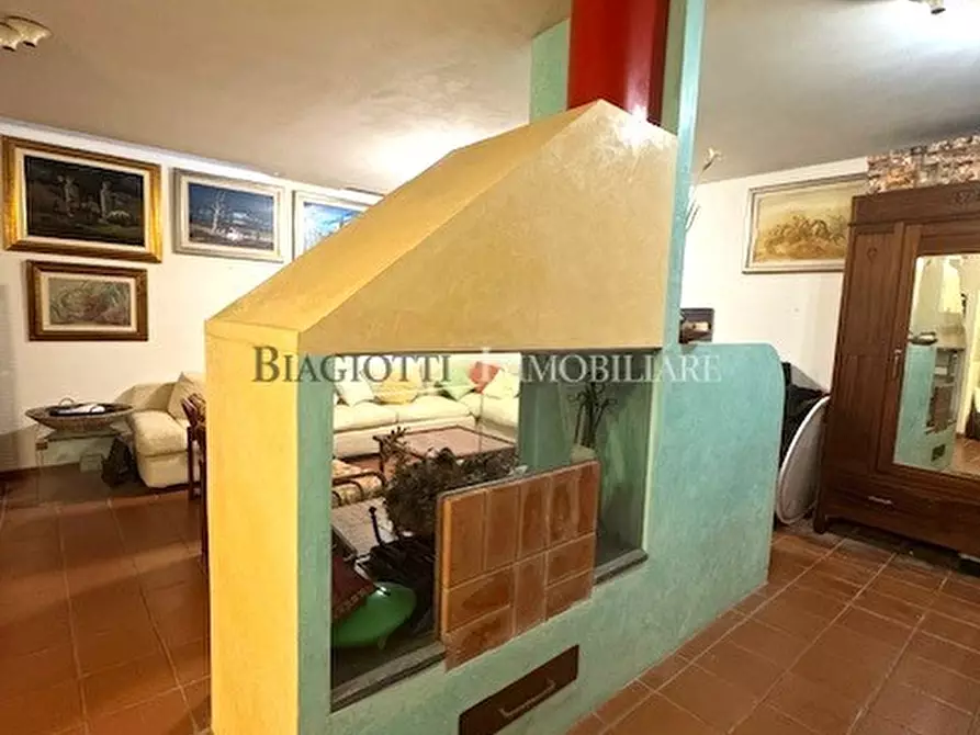 Immagine 46 di Villa in vendita  a Livorno