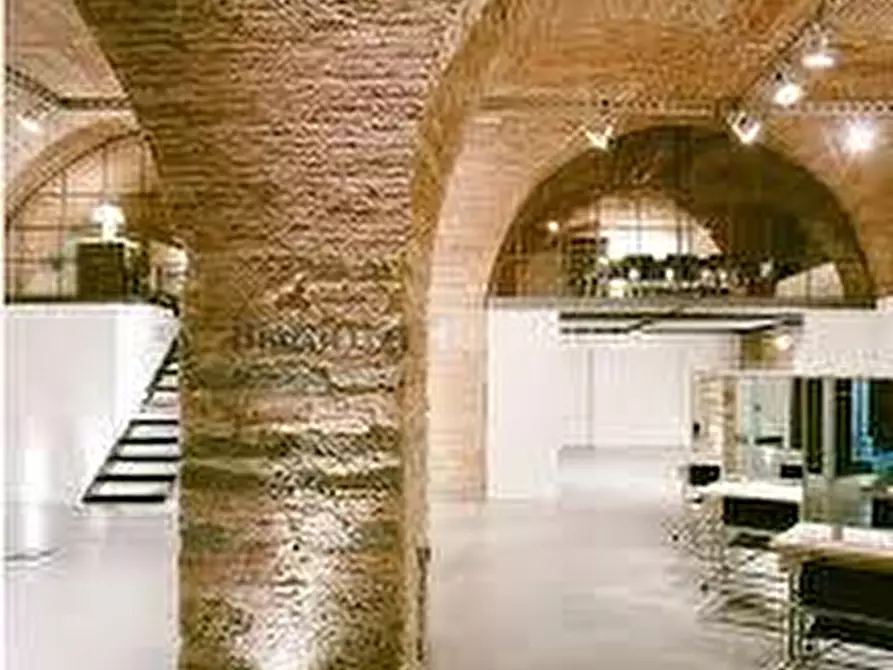 Immagine 1 di Capannone industriale in affitto  a Livorno