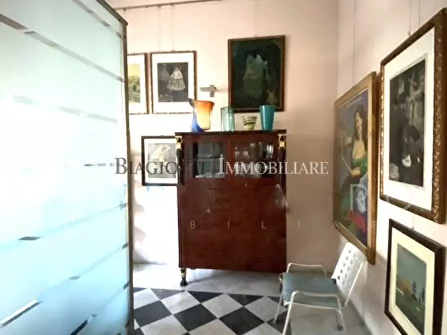 Immagine 13 di Trilocale in vendita  a Livorno
