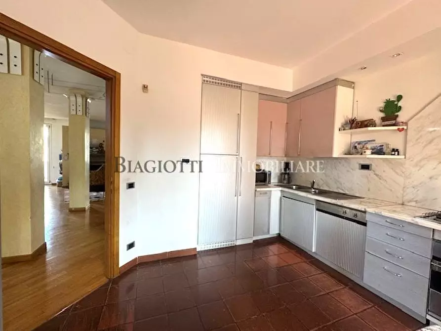 Immagine 18 di Villa in vendita  a Livorno