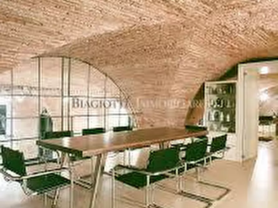 Immagine 3 di Capannone industriale in vendita  a Livorno