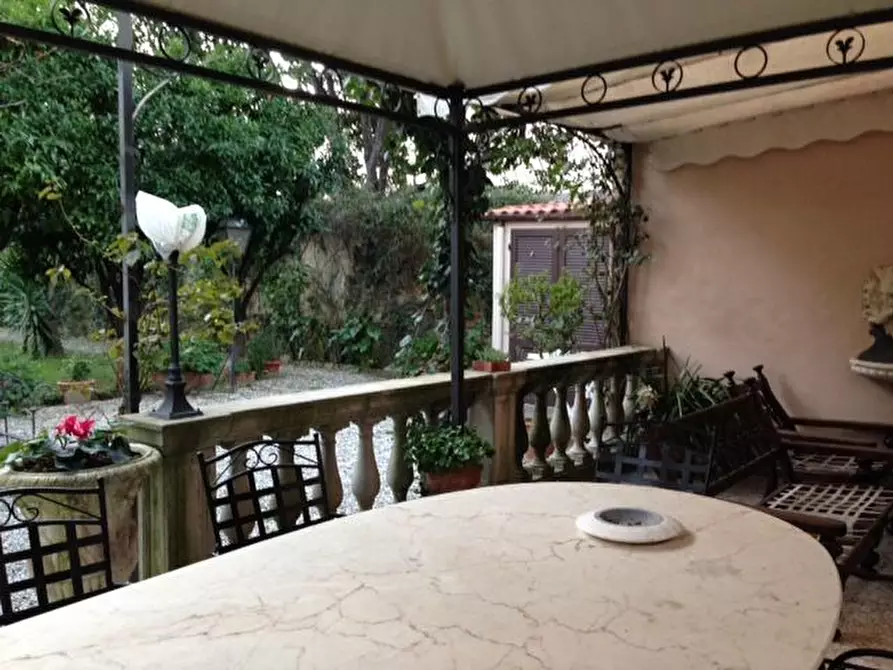 Immagine 2 di Porzione di casa in vendita  a Livorno