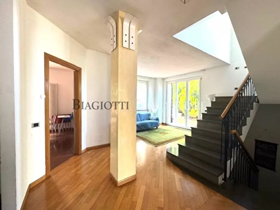 Immagine 10 di Villa in vendita  a Livorno