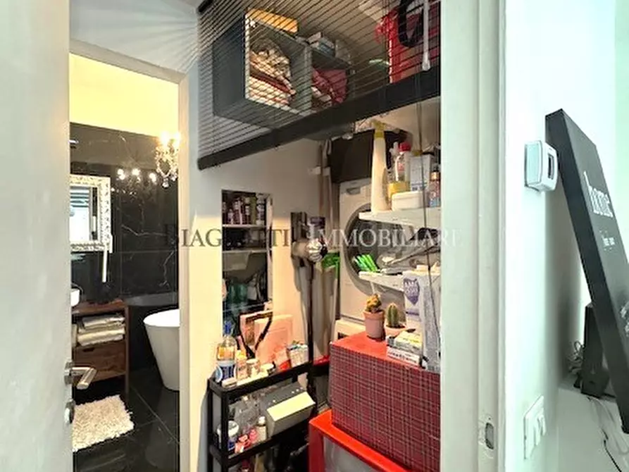 Immagine 13 di Appartamento in vendita  a Livorno