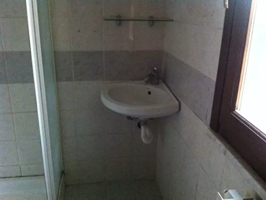 Immagine 7 di Bilocale in vendita  in via galileo galilei a Livorno