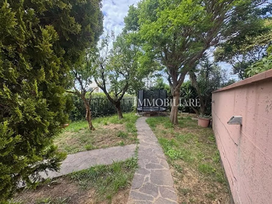 Immagine 52 di Villa in vendita  a Livorno