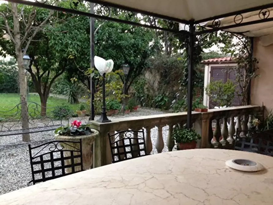 Immagine 1 di Porzione di casa in vendita  a Livorno