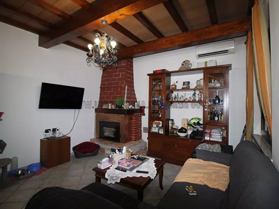 Immagine 2 di Casa indipendente in vendita  a Ortonovo