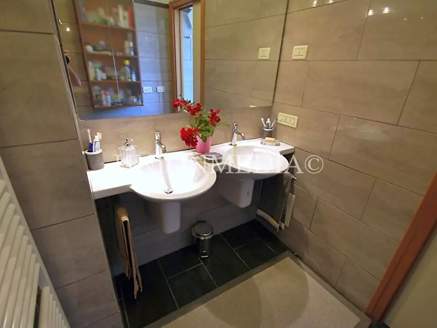 Immagine 48 di Villa in vendita  in Via cappuccini a Sarzana