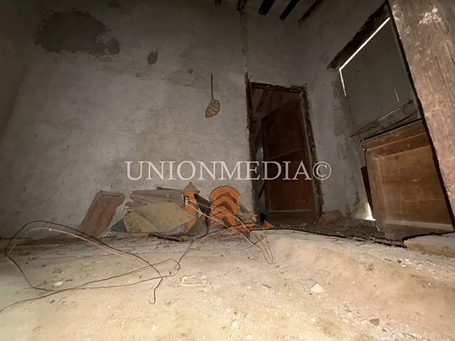 Immagine 15 di Casa semindipendente in vendita  in via giucano a Fosdinovo