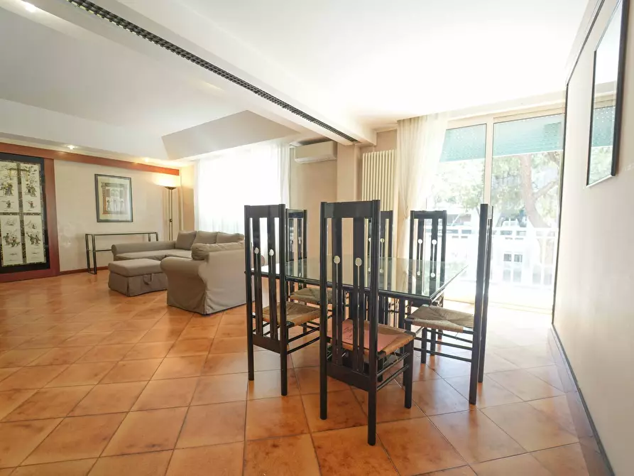 Immagine 3 di Quadrilocale in vendita  in Viale Dante 7 a Riccione