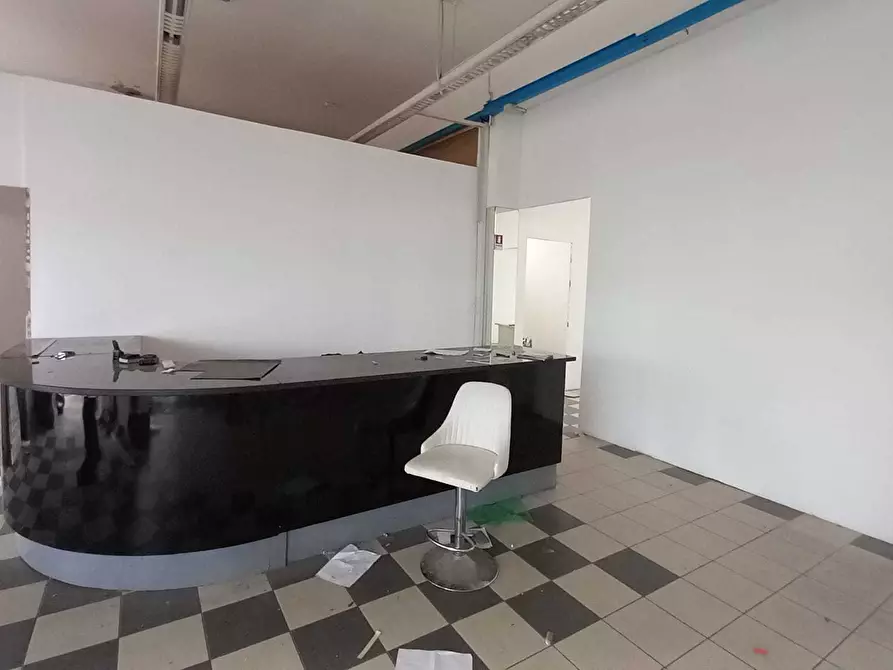 Immagine 7 di Attività commerciale in affitto  in Via Ausa 46 a Rimini