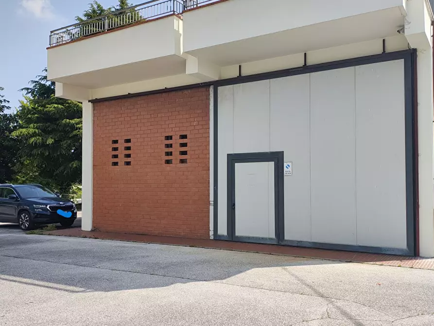 Immagine 3 di Laboratorio in vendita  in Via Ausa 179 a Coriano