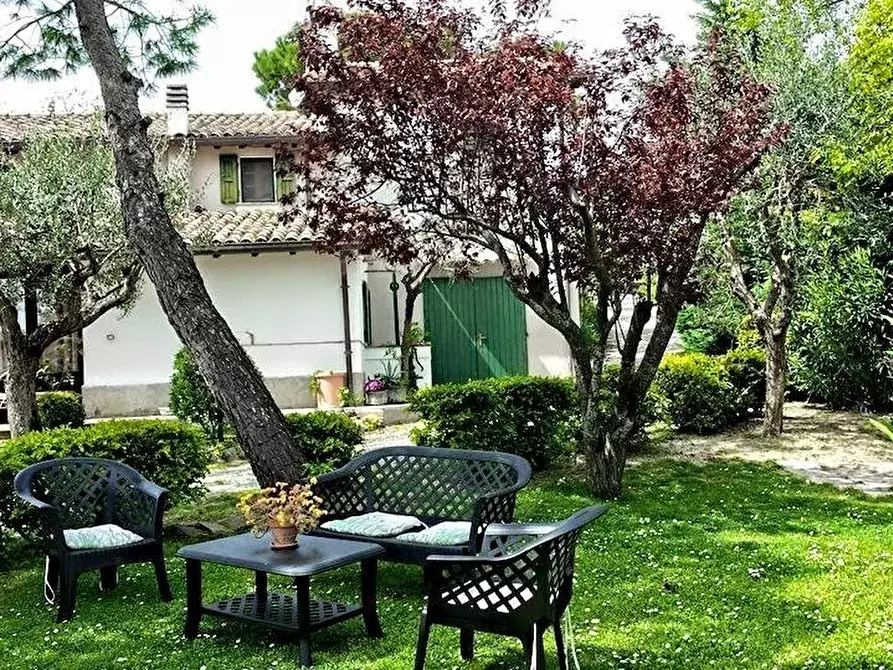 Immagine 5 di Rustico / casale in vendita  a Rimini