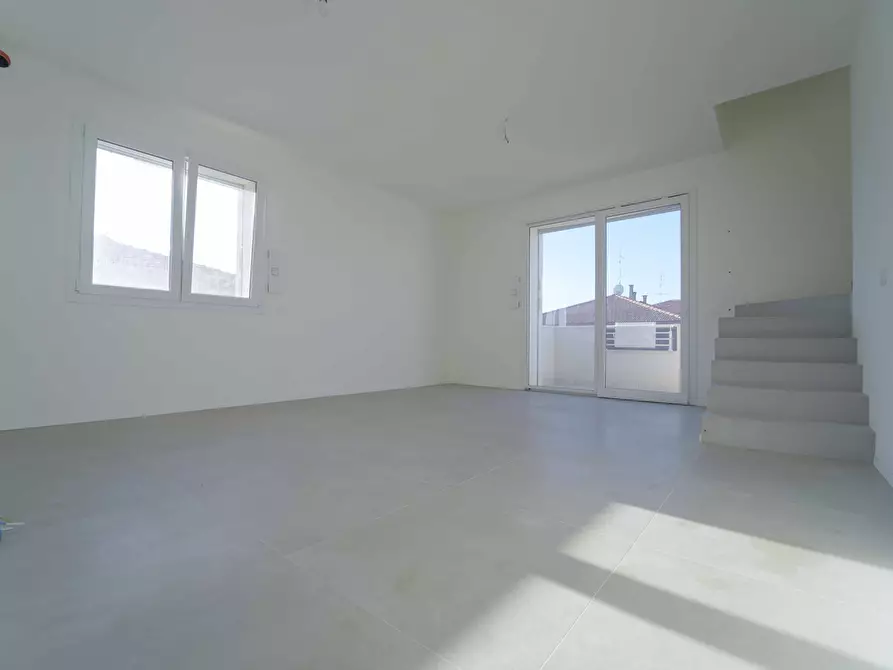 Immagine 5 di Quadrilocale in vendita  in Via Niccolò Tommaseo 100 a Rimini