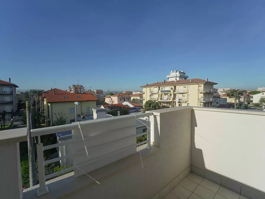 Immagine 13 di Quadrilocale in vendita  in Via Niccolò Tommaseo 100 a Rimini