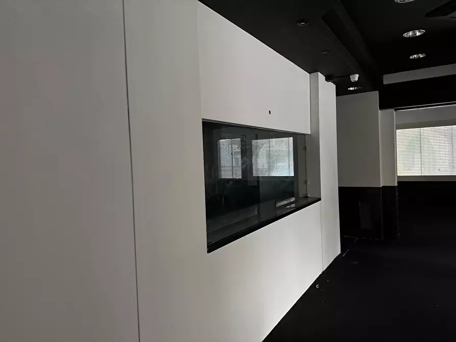 Immagine 15 di Attività commerciale in affitto  in Via Bruno Buozzi 21 a Rimini