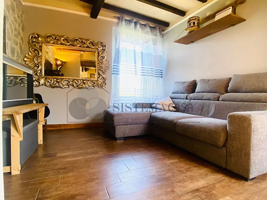 Immagine 17 di Porzione di casa in vendita  in Via Stazione 25 a Follo