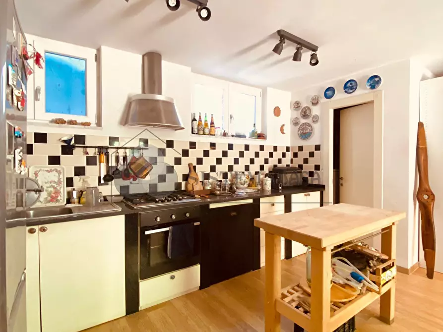 Immagine 37 di Villa in vendita  a Castelnuovo Magra