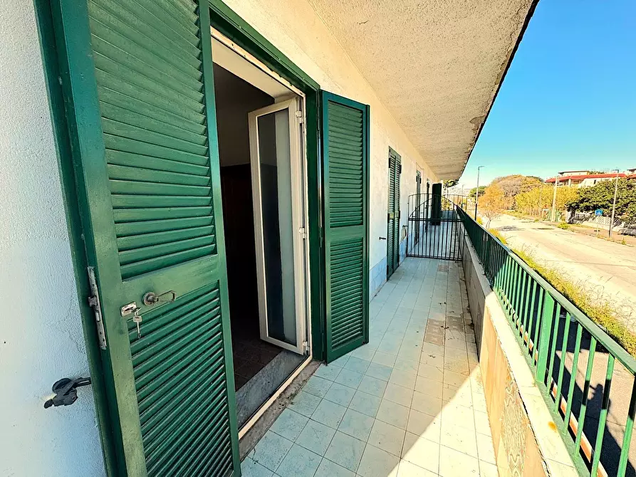 Immagine 11 di Trilocale in vendita  in Viale Michelangelo Buonarroti 42 a Castel Volturno