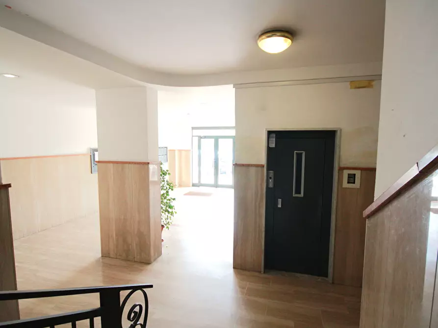 Immagine 4 di Trilocale in vendita  in Via Zenone di Elea 49 a Napoli