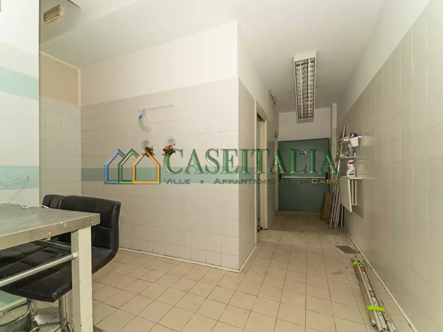 Immagine 15 di Locale commerciale in vendita  in Via Cavour 46 a Alpignano