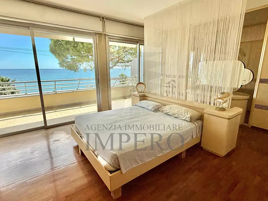 Immagine 50 di Pentalocale in vendita  in Lungomare Varaldo 67 a Ventimiglia