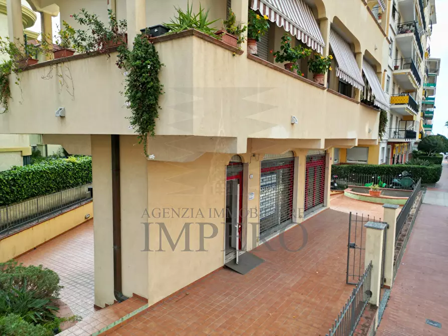 Immagine 14 di Locale commerciale in affitto  in Via Papa Giovanni XXIII 1 a Ventimiglia