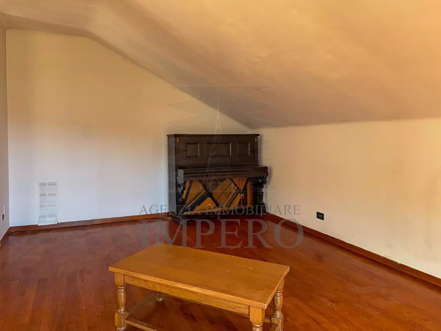 Immagine 15 di Pentalocale in vendita  in Località Gray 14 a Camporosso