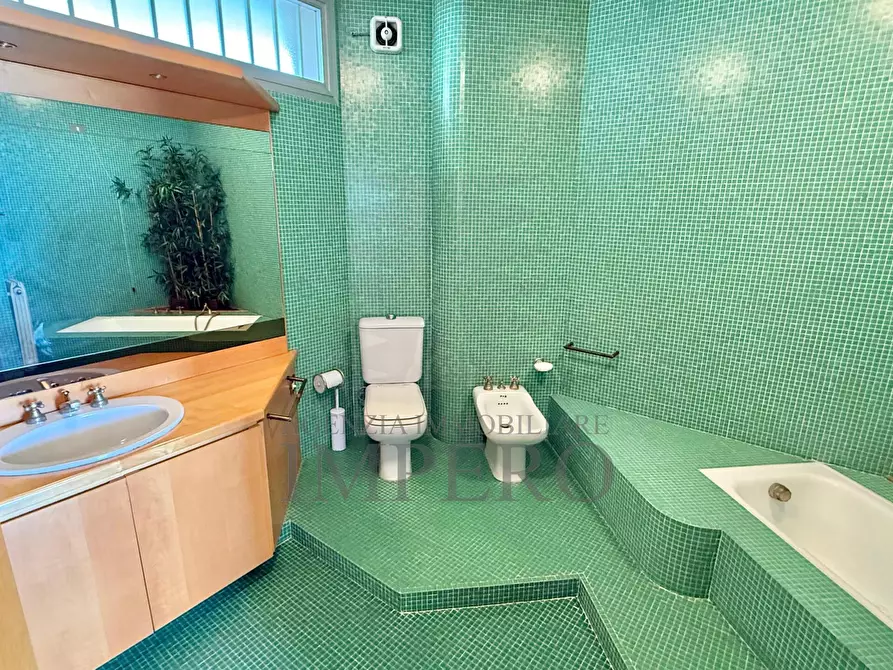 Immagine 40 di Pentalocale in vendita  in Lungomare Varaldo 67 a Ventimiglia
