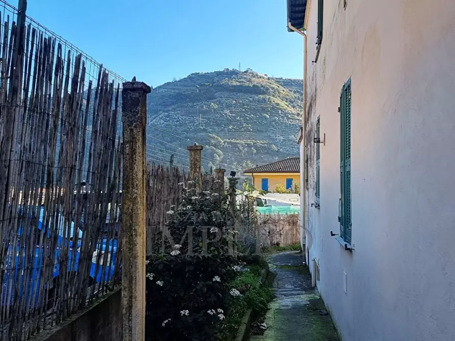 Immagine 19 di Bilocale in vendita  in Piazza Madonna 1 a Camporosso