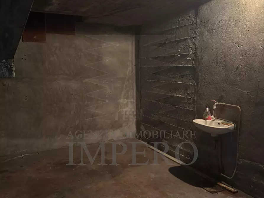 Immagine 1 di Garage in vendita  in Piazzale Sansecondo 5 a Ventimiglia