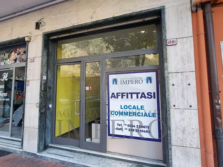 Immagine 1 di Locale commerciale in affitto  in Corso Genova 38 a Ventimiglia