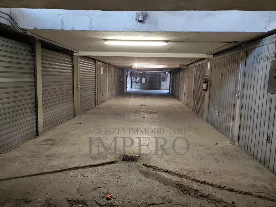 Immagine 5 di Garage in vendita  in Corso Limone Piemonte 112 a Ventimiglia