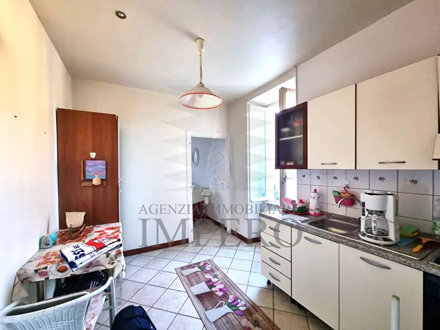 Immagine 9 di Bilocale in vendita  in Piazza Madonna 1 a Camporosso