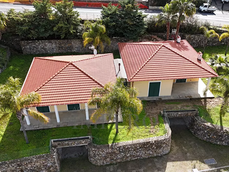 Immagine 3 di Villa in vendita  in Via Coggiola 60 a Bordighera