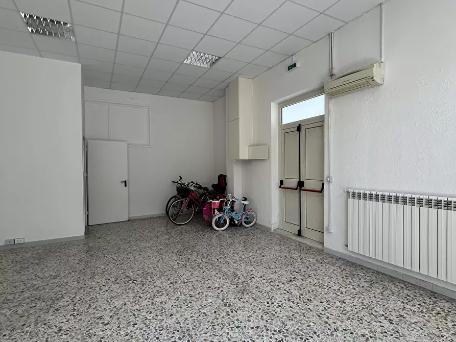 Immagine 10 di Locale commerciale in affitto  in Viale Maiella 23/A a Pescara