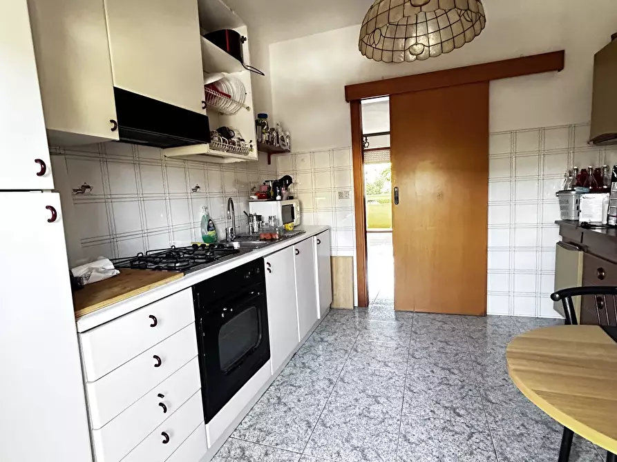 Immagine 4 di Pentalocale in vendita  in Viale Maiella 23/A a Francavilla Al Mare