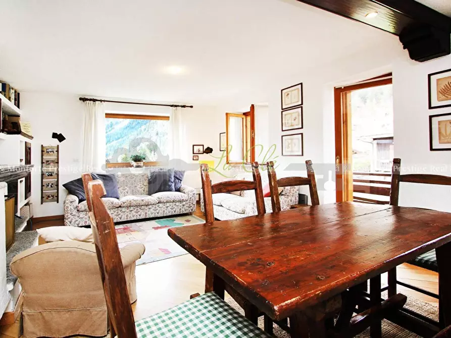 Immagine 10 di Trilocale in vendita  a Courmayeur