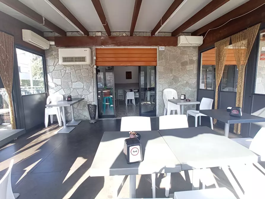 Immagine 8 di Locale commerciale in vendita  in strada Barchetta 258 a Modena