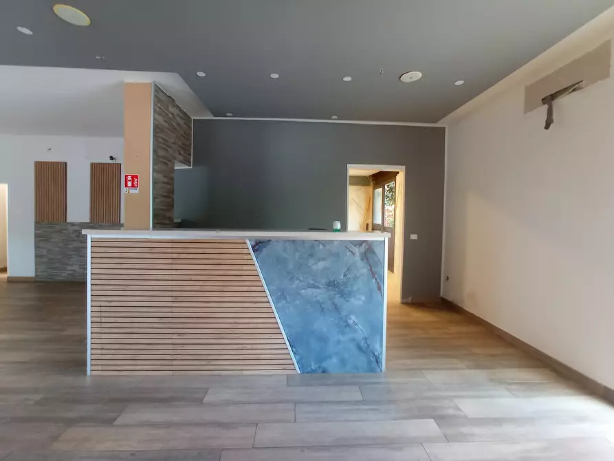 Immagine 9 di Locale commerciale in vendita  a Modena