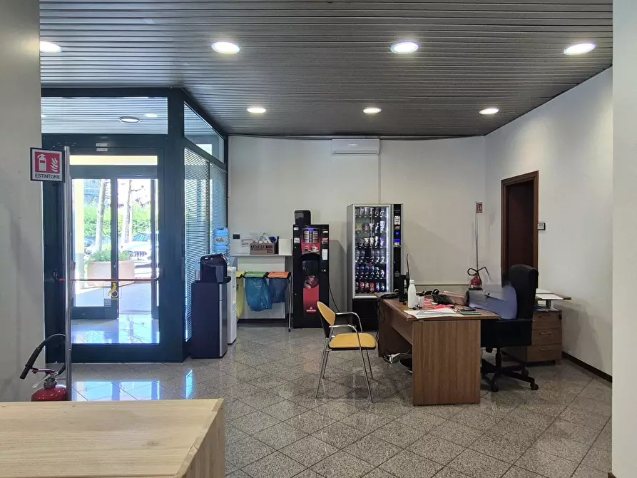 Immagine 10 di Ufficio in vendita  in strada albareto 698 a Modena
