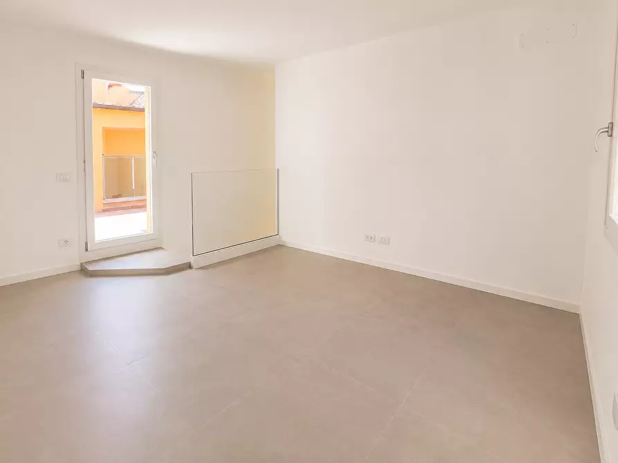 Immagine 17 di Loft/Open space in vendita  in Via Emilia Centro 227 a Modena