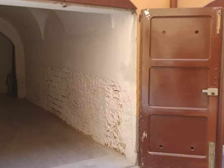 Immagine 2 di Garage in vendita  in Via dei Balugola 14 a Modena
