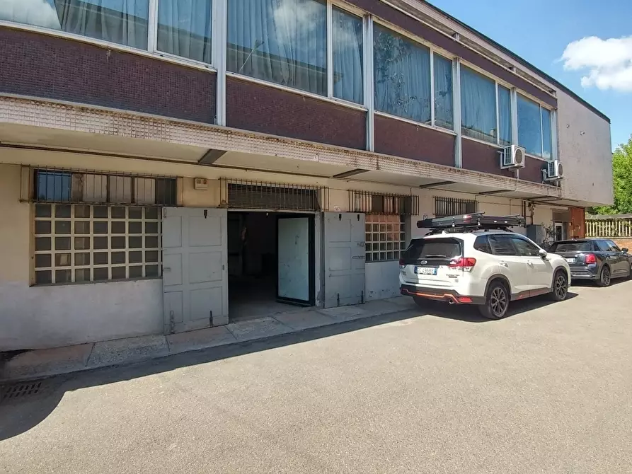 Immagine 1 di Attività artigianale in vendita  in Via del Murazzo 96a a Modena