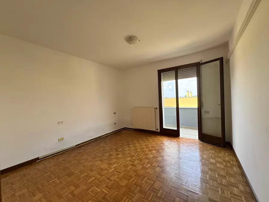 Immagine 12 di Quadrilocale in vendita  a Rovigo