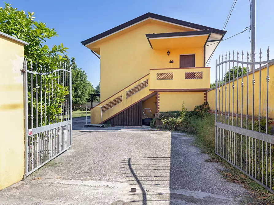 Immagine 24 di Casa indipendente in vendita  a Pisa