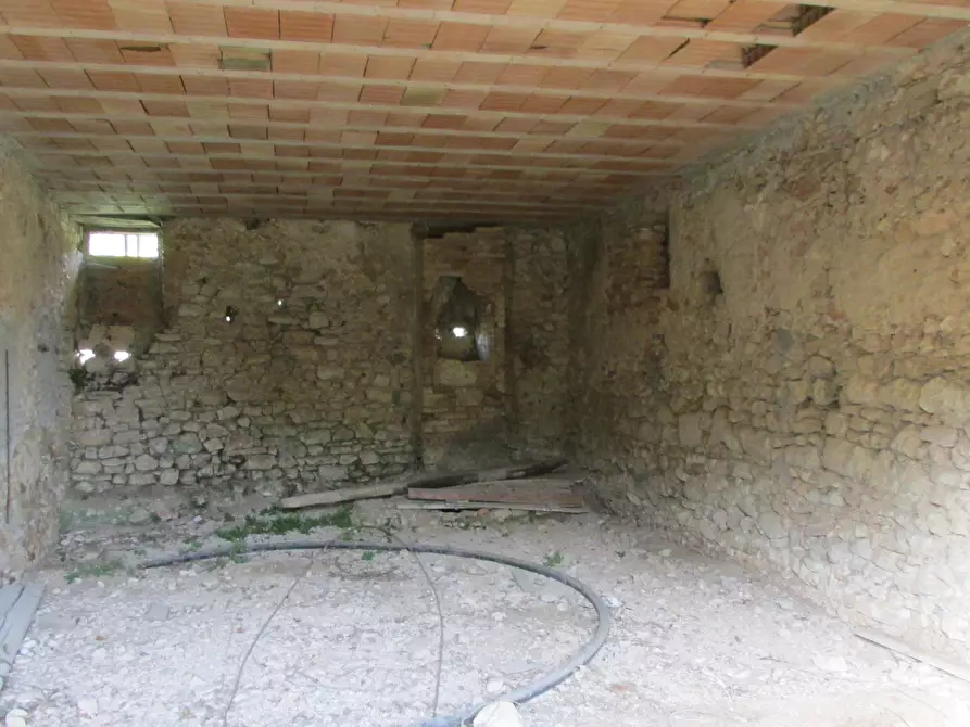 Immagine 13 di Rustico / casale in vendita  a Massa Martana