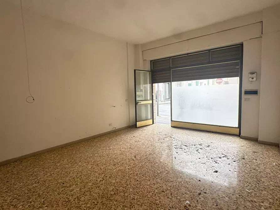 Immagine 2 di Loft/Open space in vendita  in Via Umberto I a Monopoli