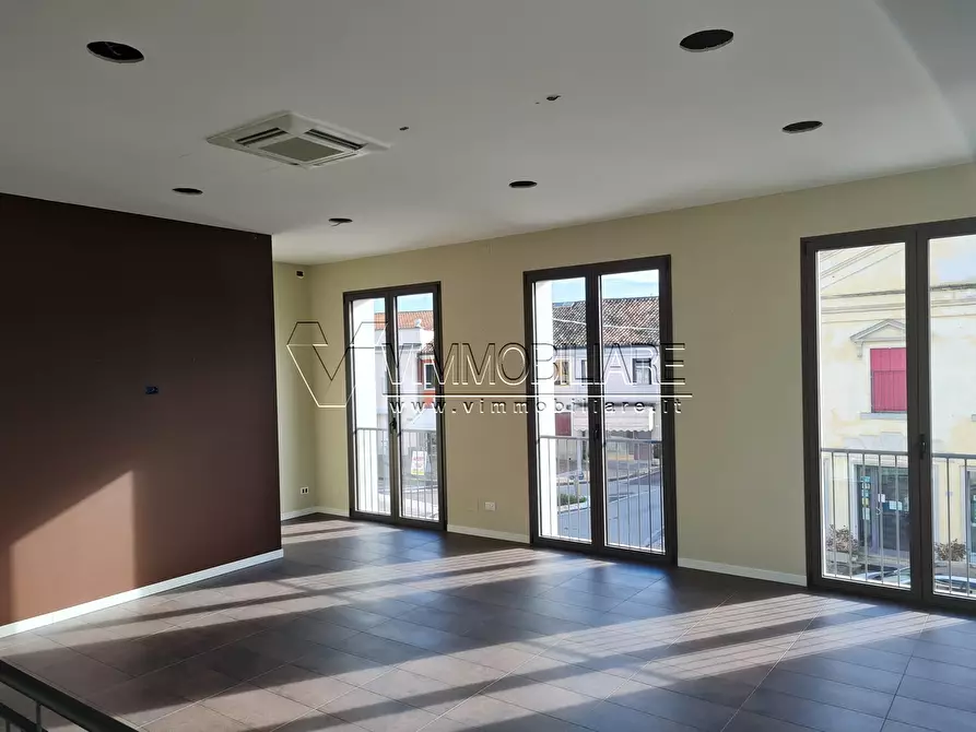 Immagine 19 di Locale commerciale in vendita  in via Carlo Porta angolo via Palladio 1 a Noventa Vicentina